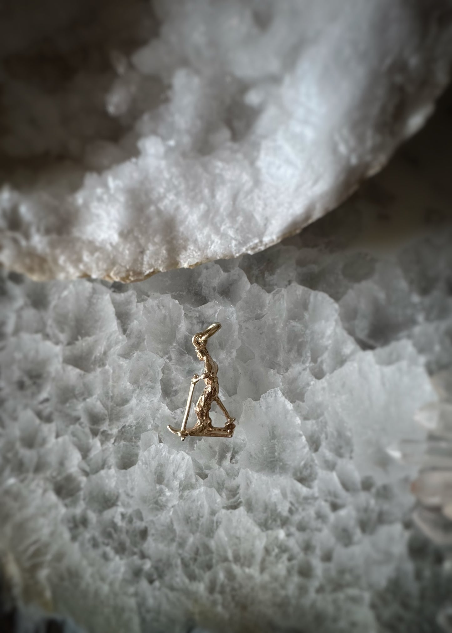 Estate 14k + Downhill Snow Skier Charm