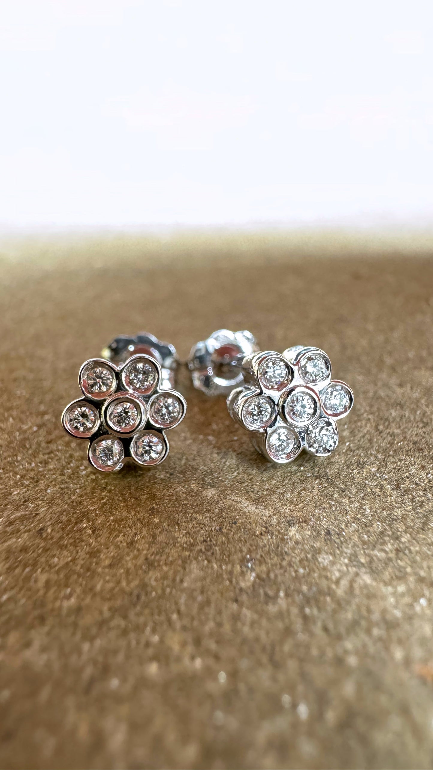 Estate 18k + Diamond Cluster Flower Earrings