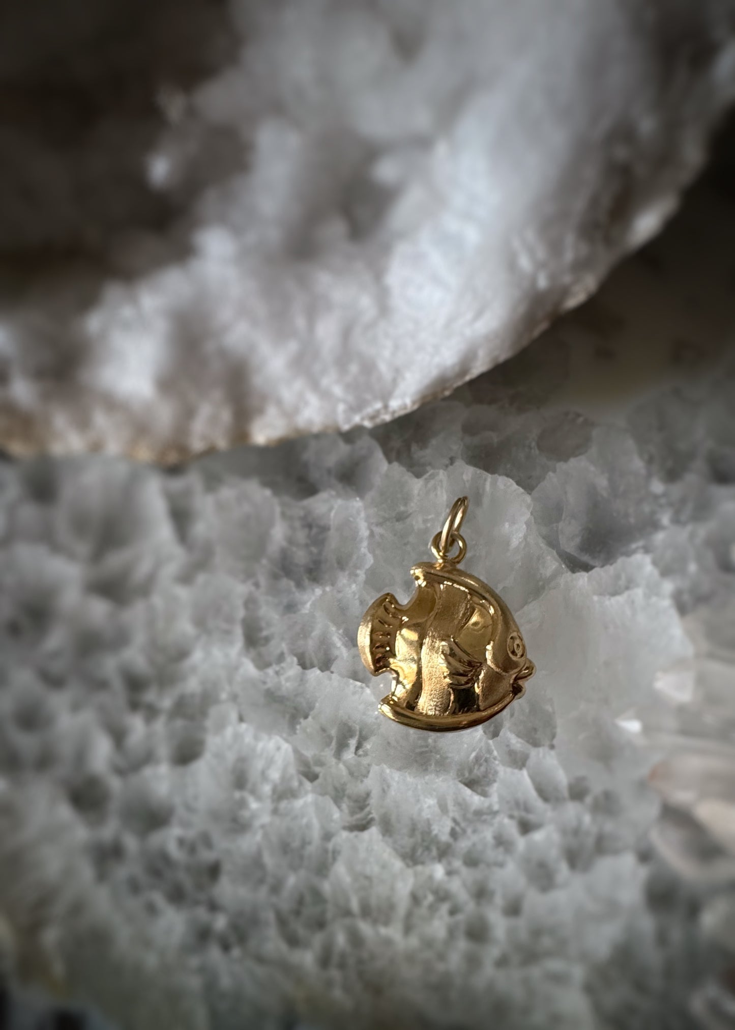 Estate 18k + Tropical Fish Charm