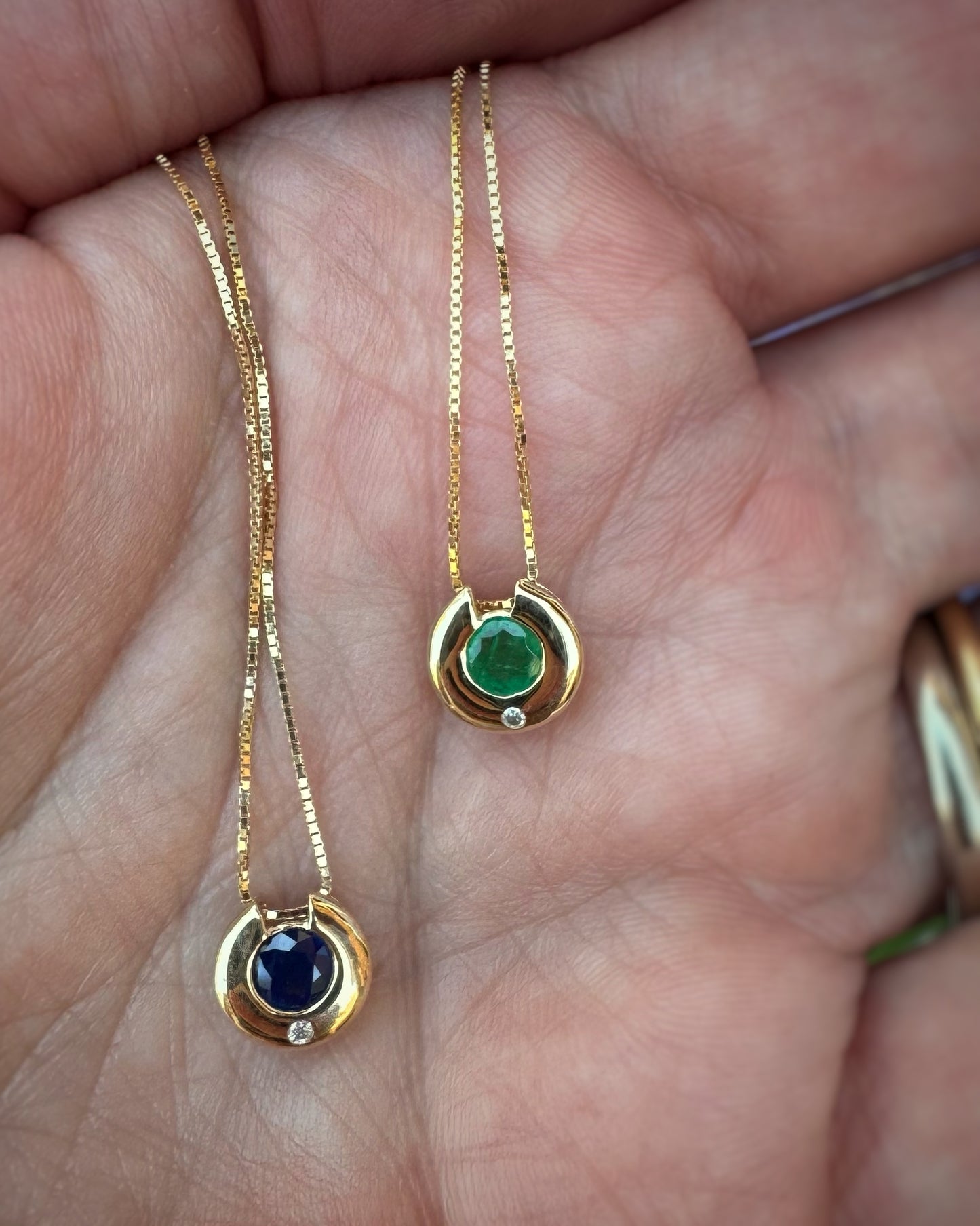 Estate 14k + Sapphire Circle Pendant Necklace