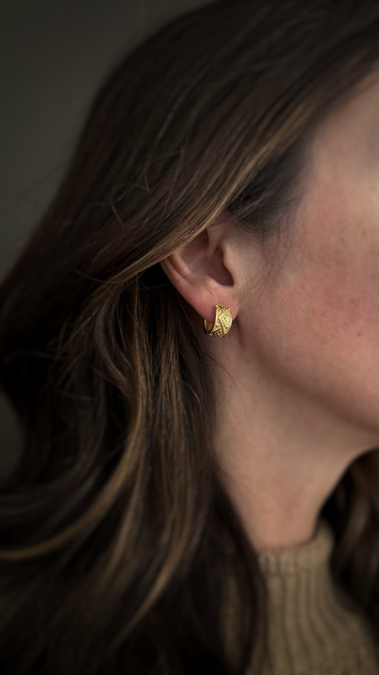 Estate 18k + Textured Huggy Hoop Earrings