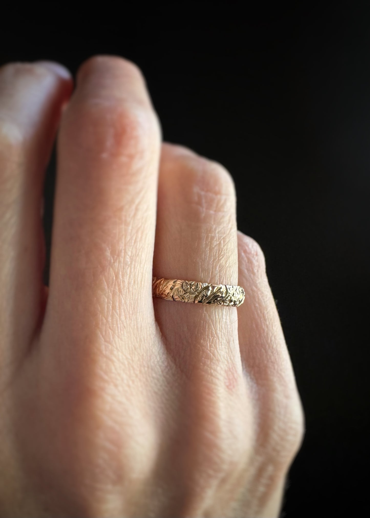 Estate 14k + Carved Band