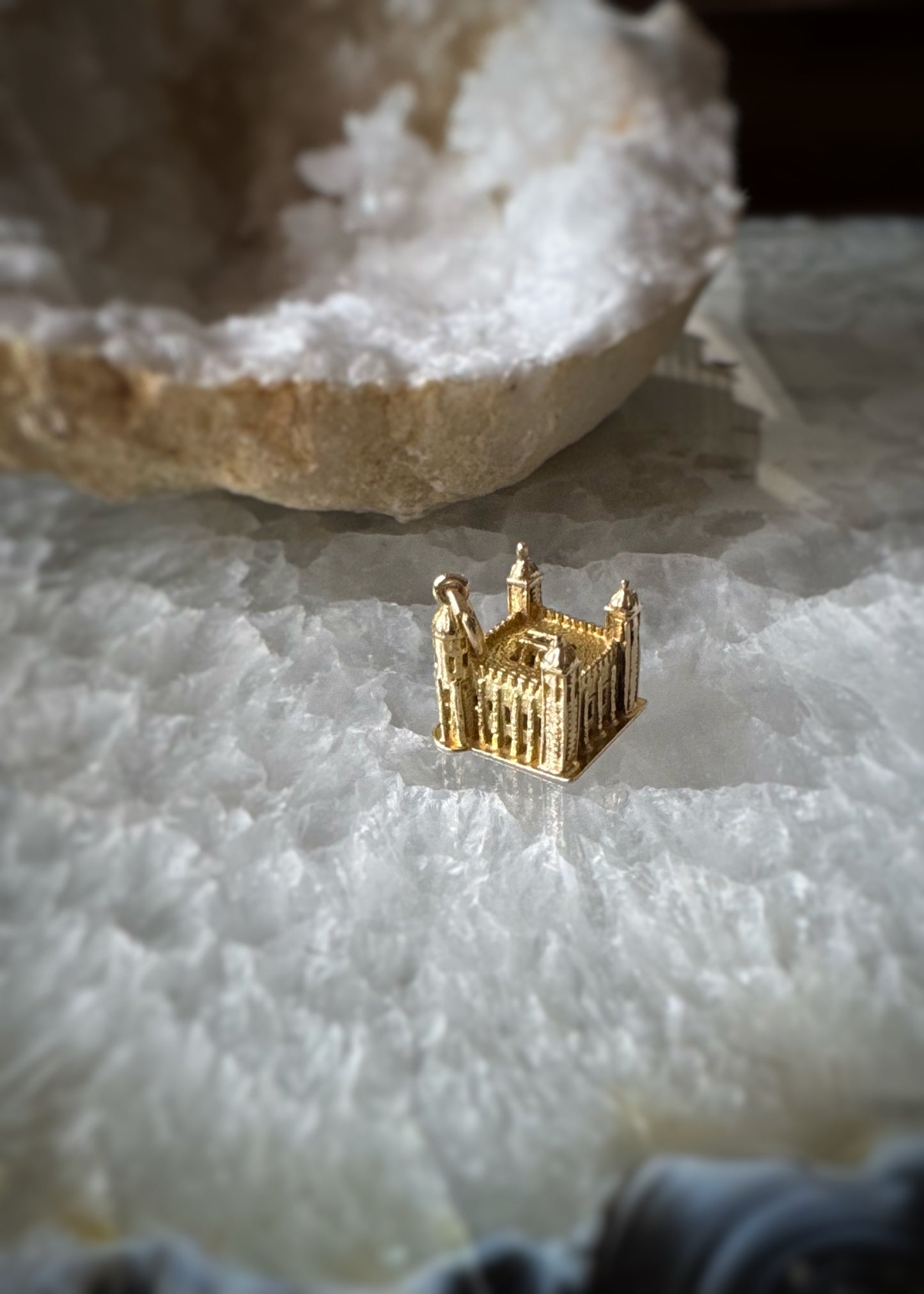 Estate 9k + Tower of London Charm