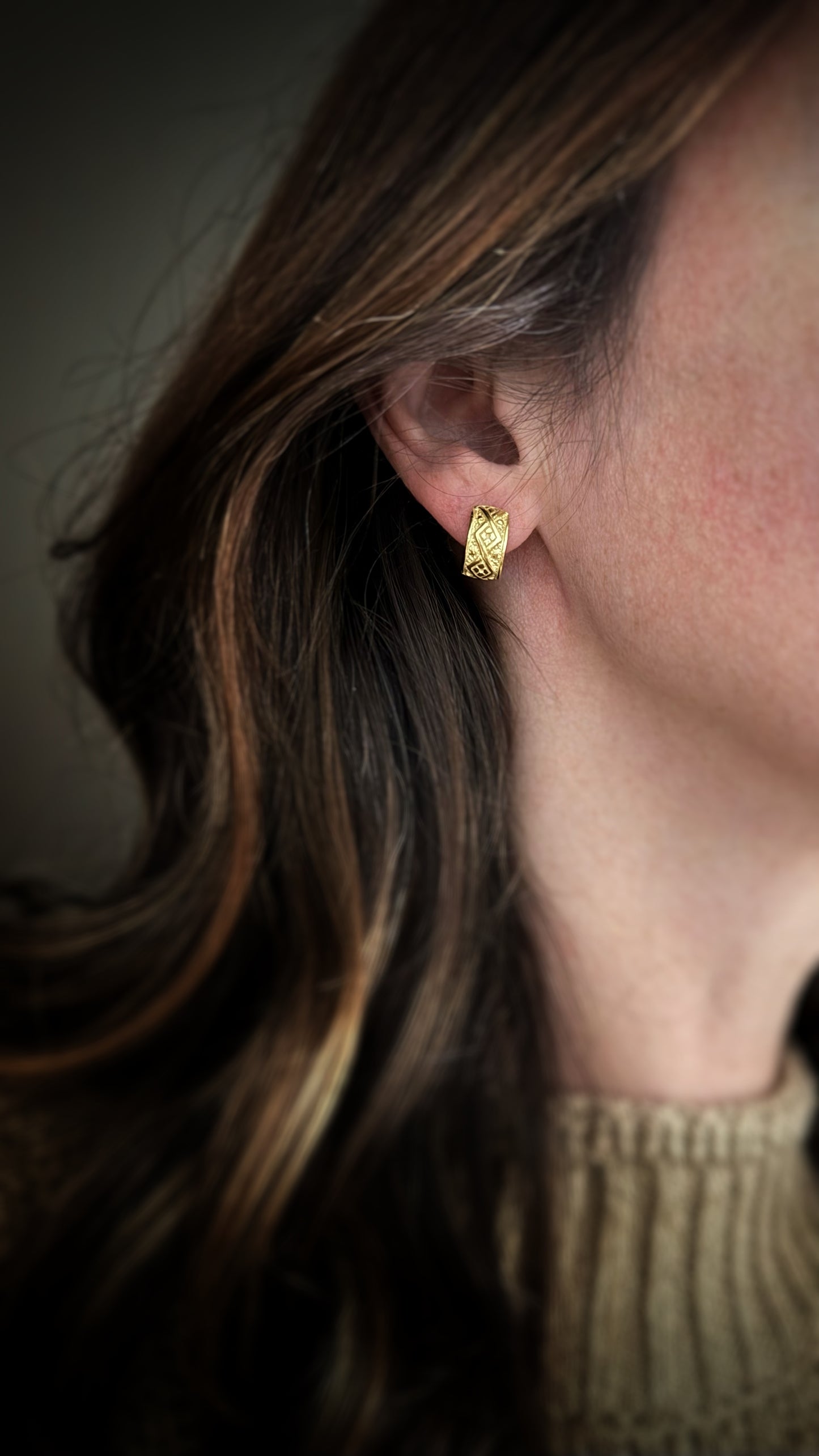 Estate 18k + Textured Huggy Hoop Earrings