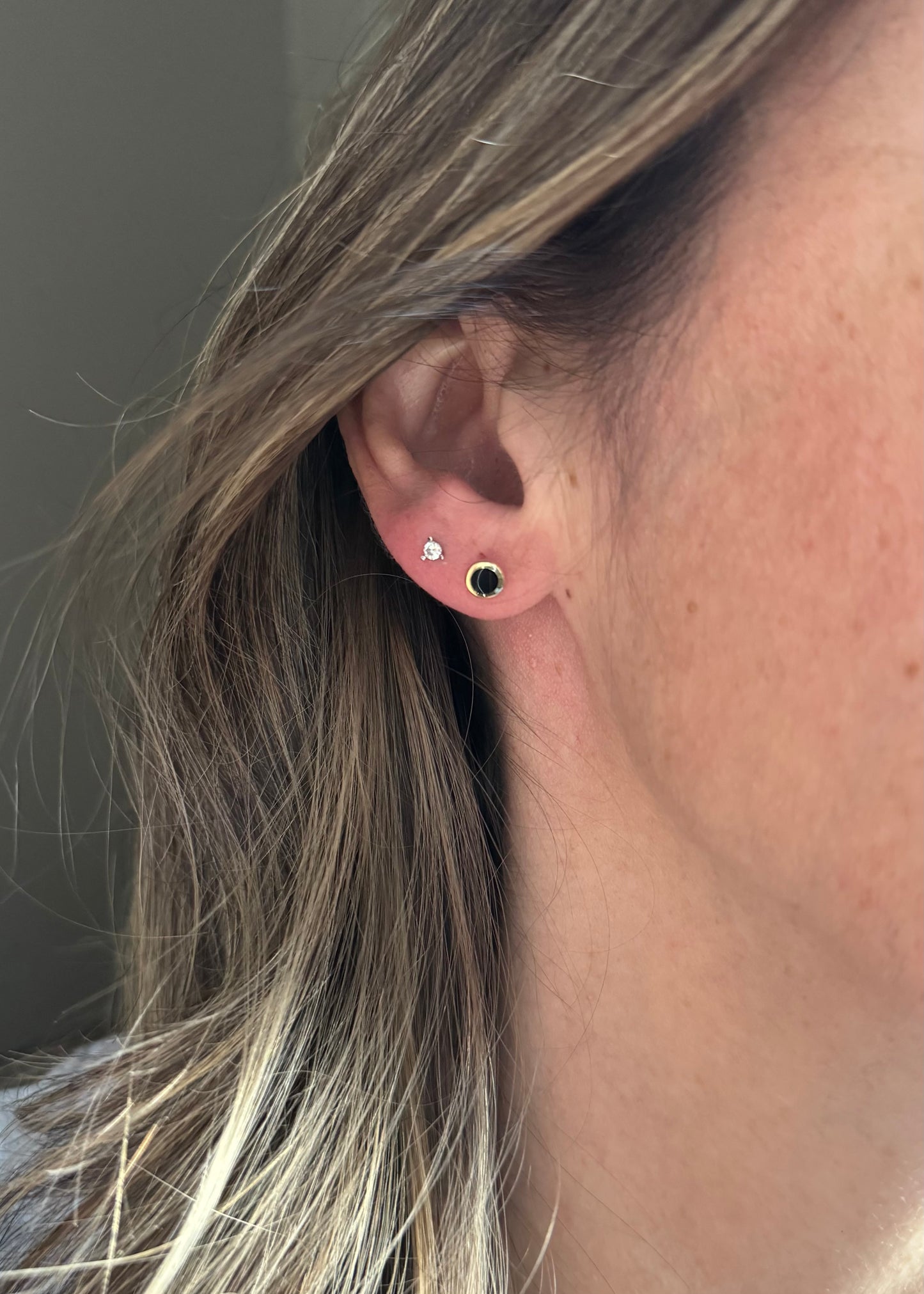 14k + Black Enamel Round Disc Stud Earrings