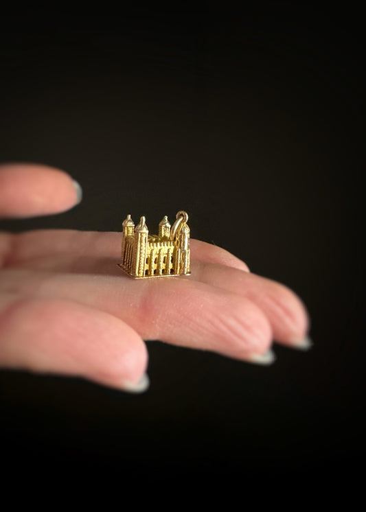 Estate 9k + Tower of London Charm